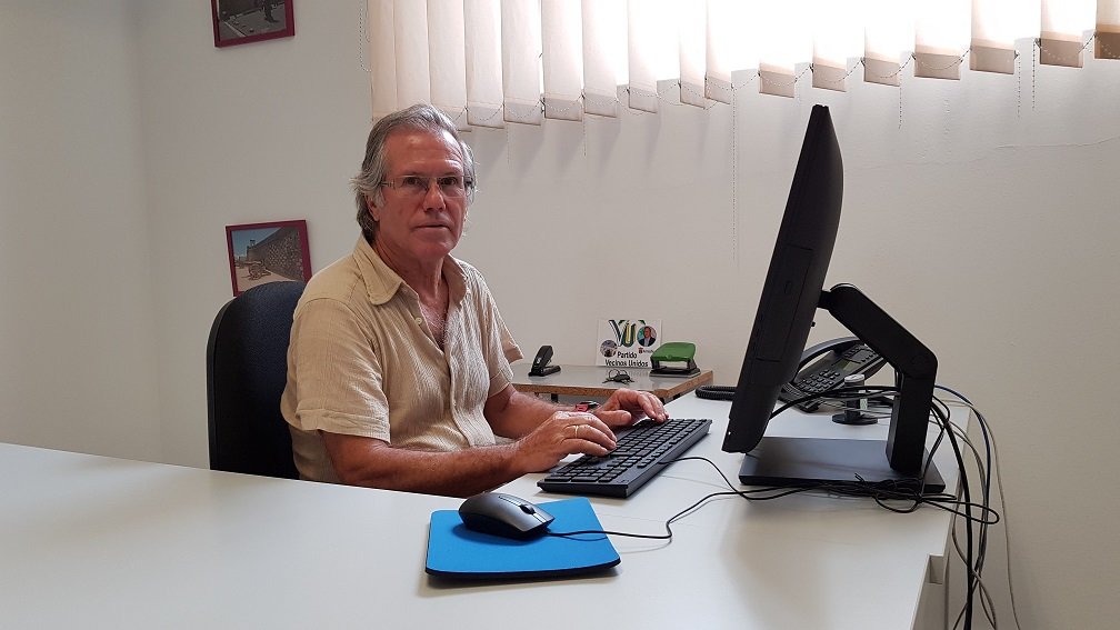 Andrés Medina en su nuevo despacho 2
