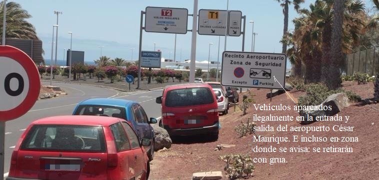Vehiculos aparcados en la entrada y salida del ACM. 2