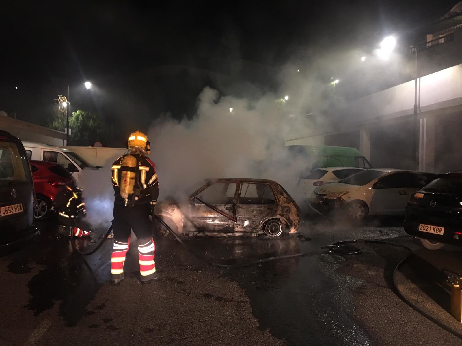 Incendio de un coche en Puerto del Carmen 2