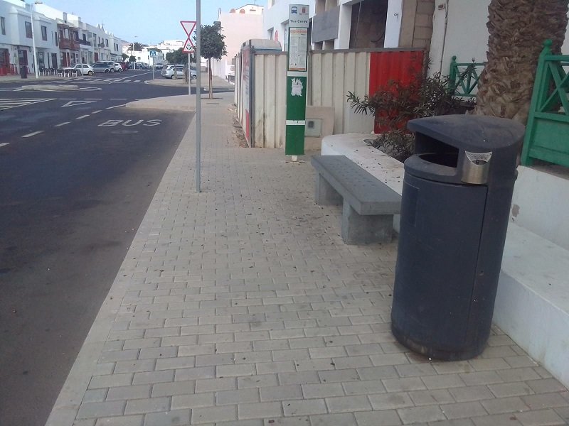 Ausencia de marquesinas en las paradas de guaguas2