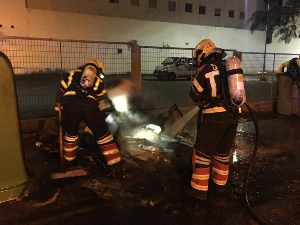 Incendio en contenedores Elguinaguaria