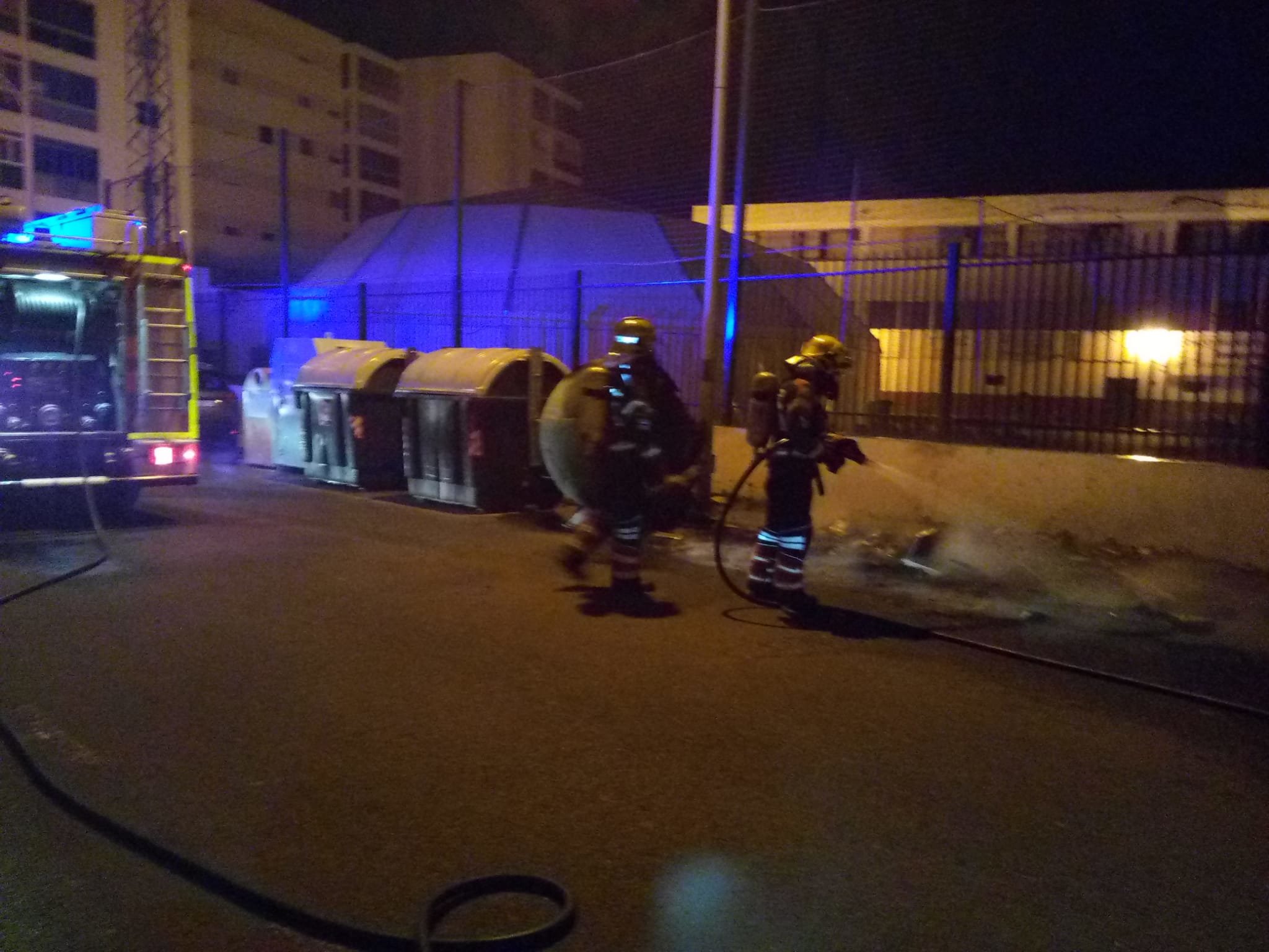 Contenedor ardiendo en Calvo Sotelo