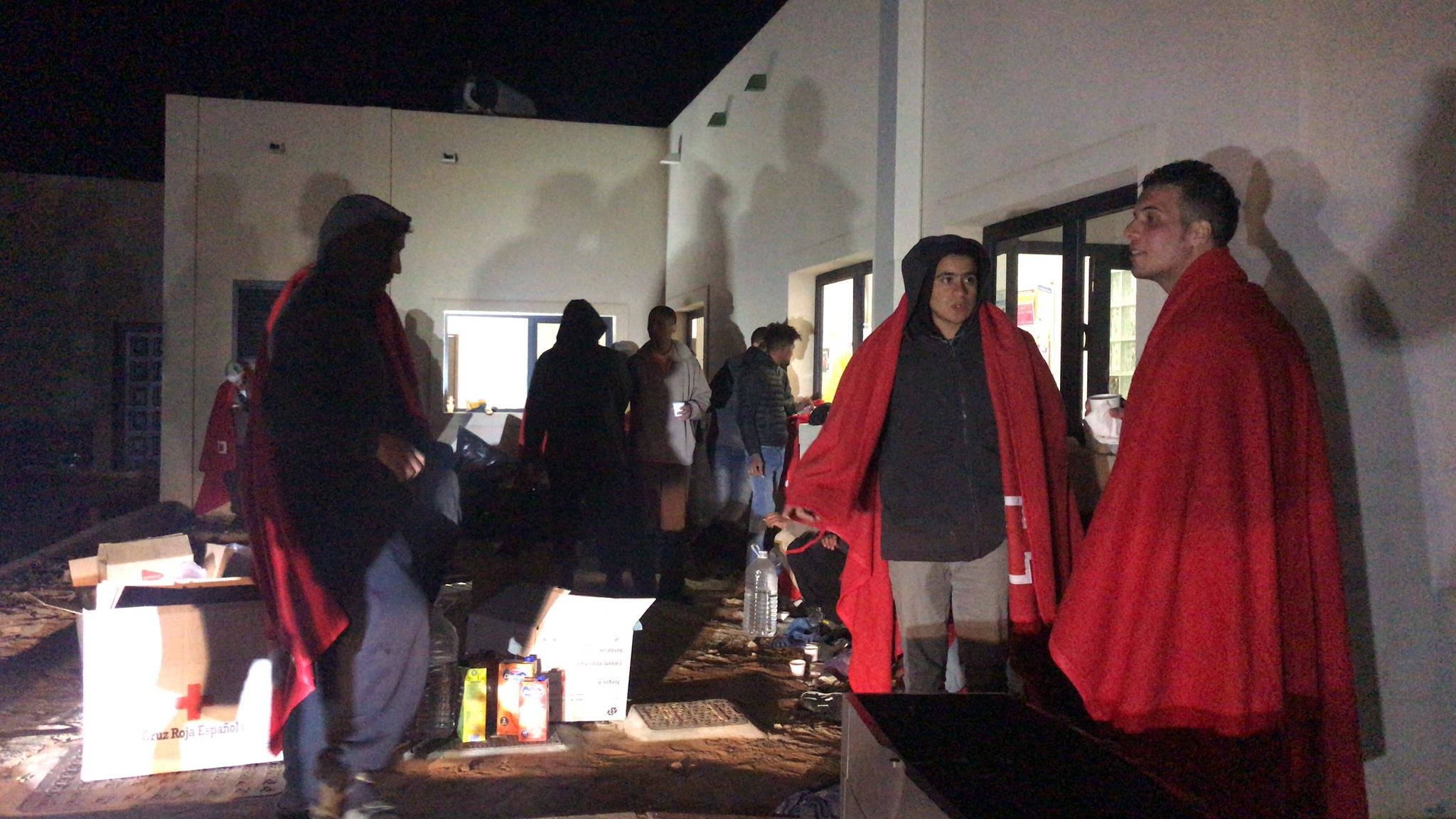 Inmigrantes evacuados a Puerto Naos 3