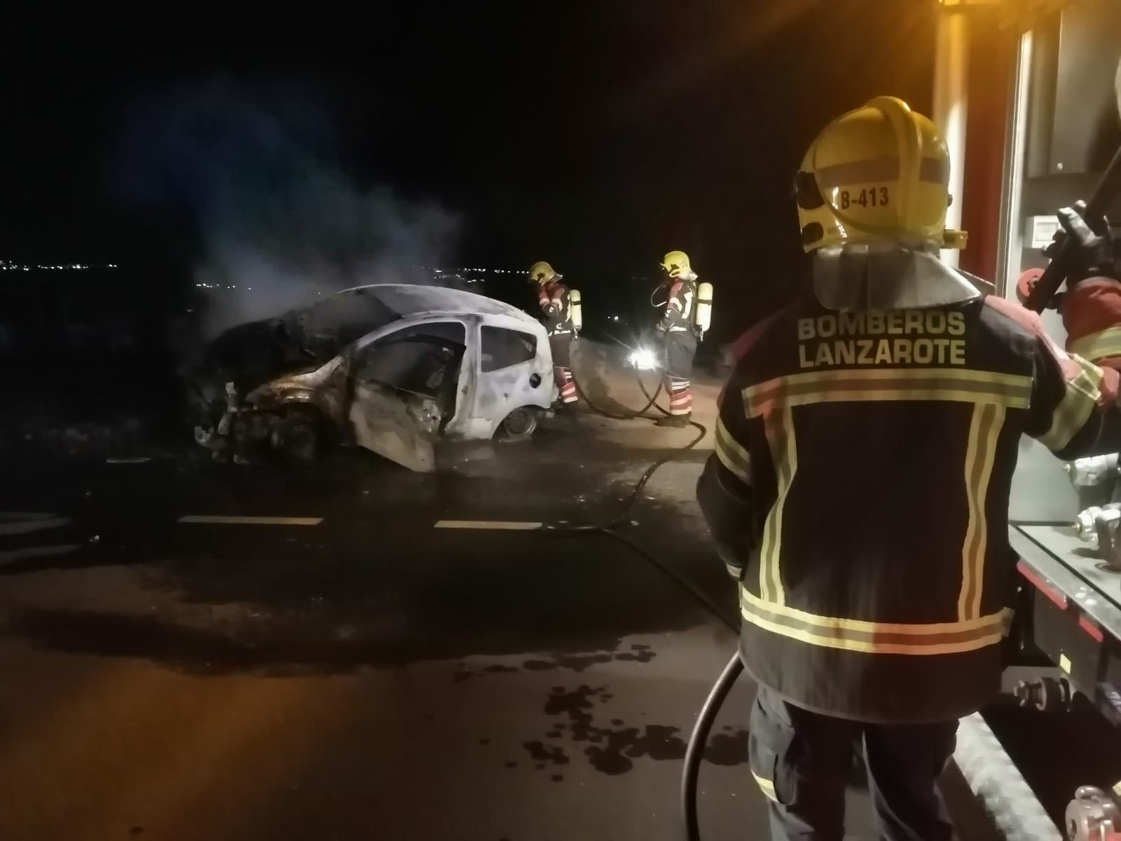 Vehículo incendiado en Nazaret 3