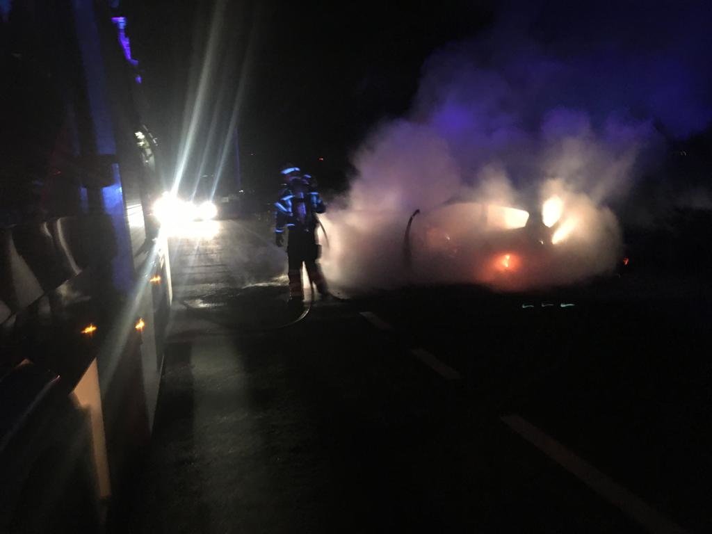 Vehículo incendiado en Nazaret