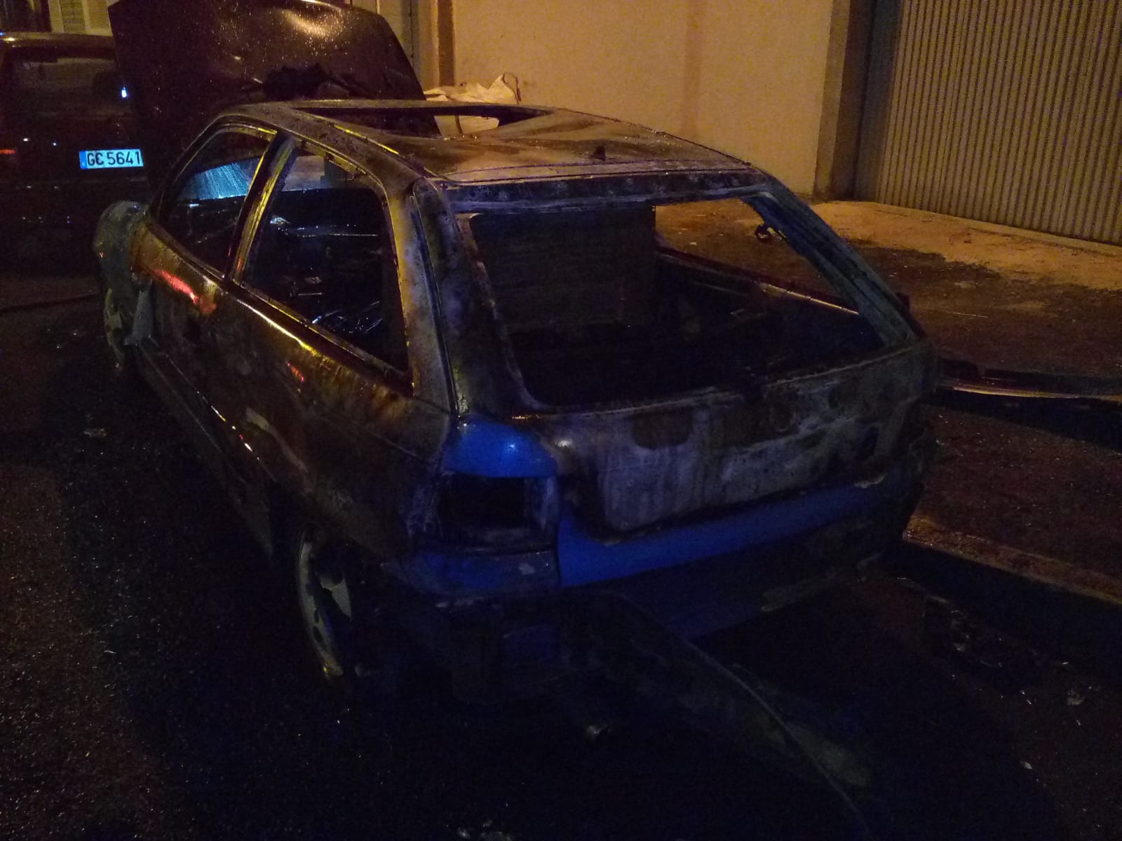 Coche incendiado