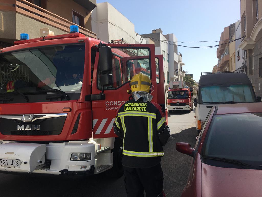 Incendio en vivienda calle León y Castillo