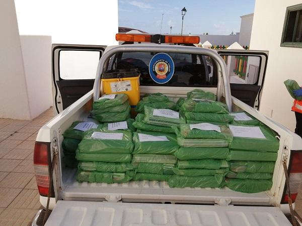 Reparto de alimentos en Tinajo