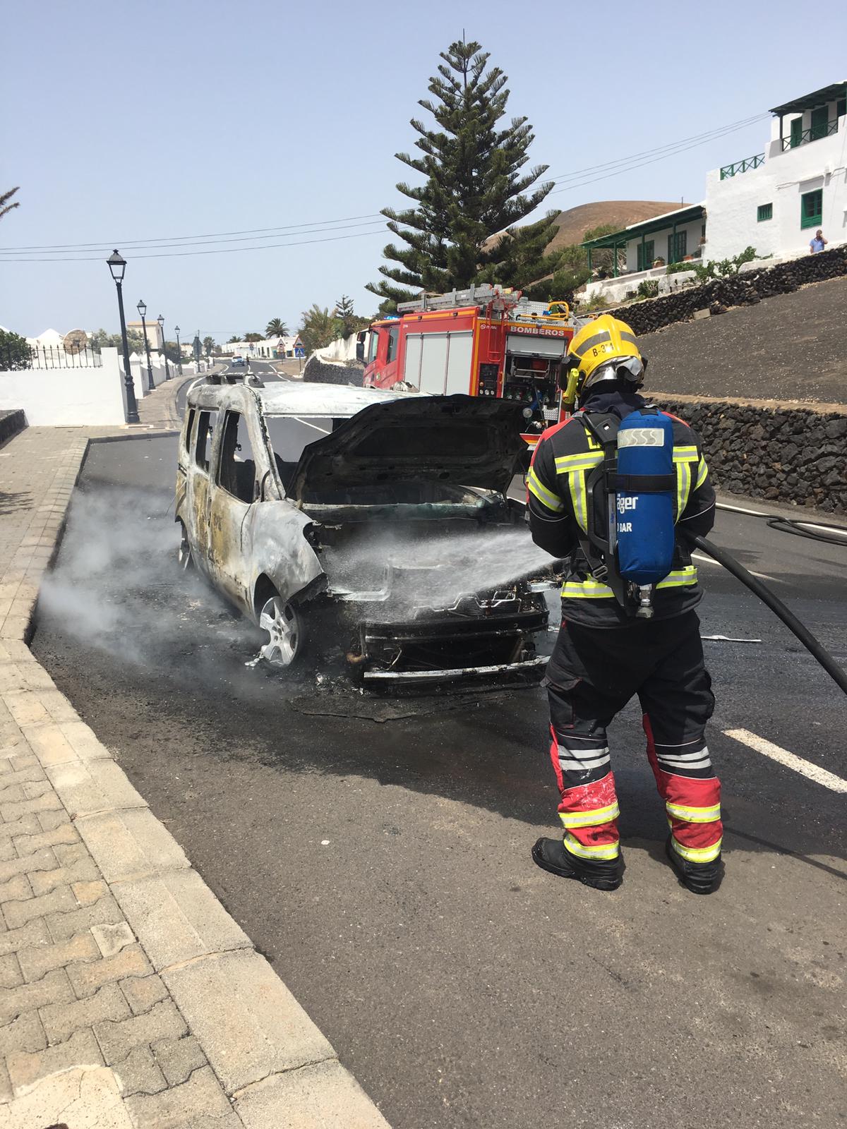 Coche quemado en Femés