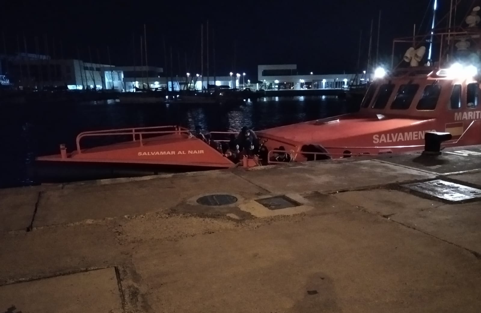 Llegada de los inmigrantes rescatados a Puerto de Naos 4
