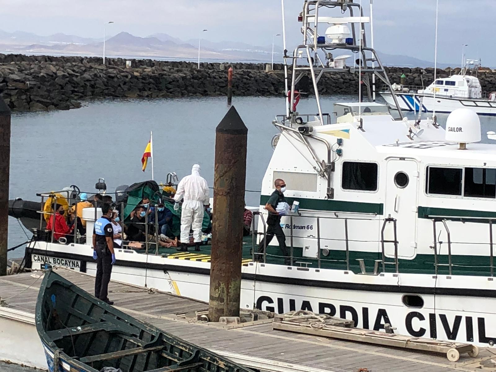 Traslado de los inmigrantes a Lanzarote 2