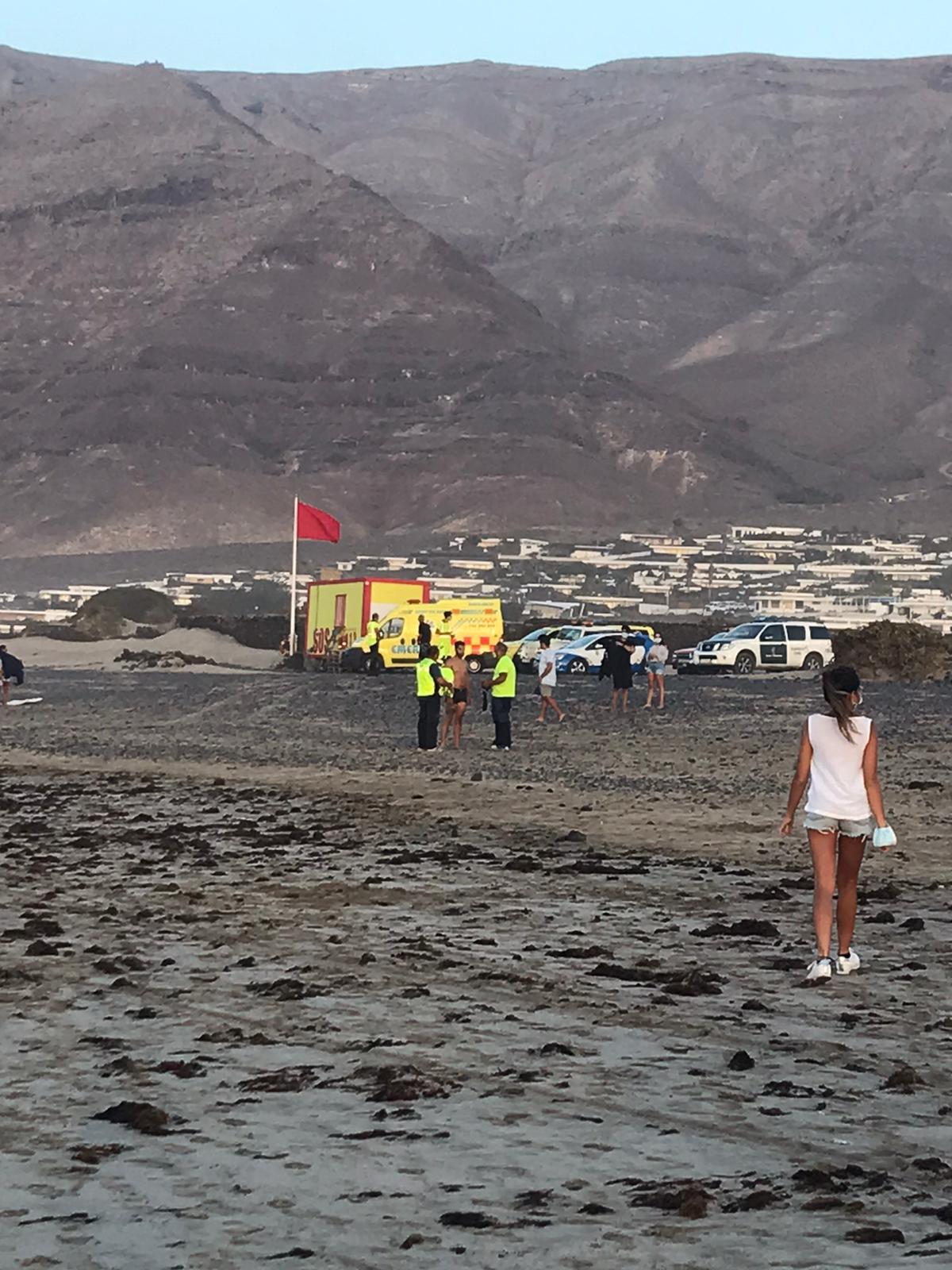 Rescate de un surfista en Famara 2