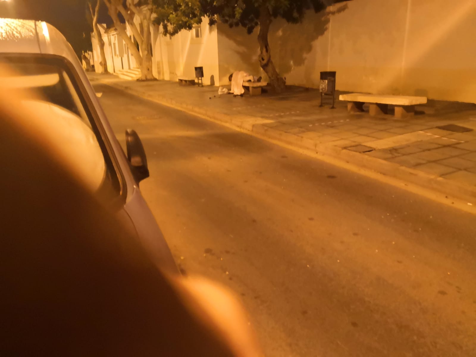Sintecho durmiendo a la puerta del Colegio de Titerroy 3