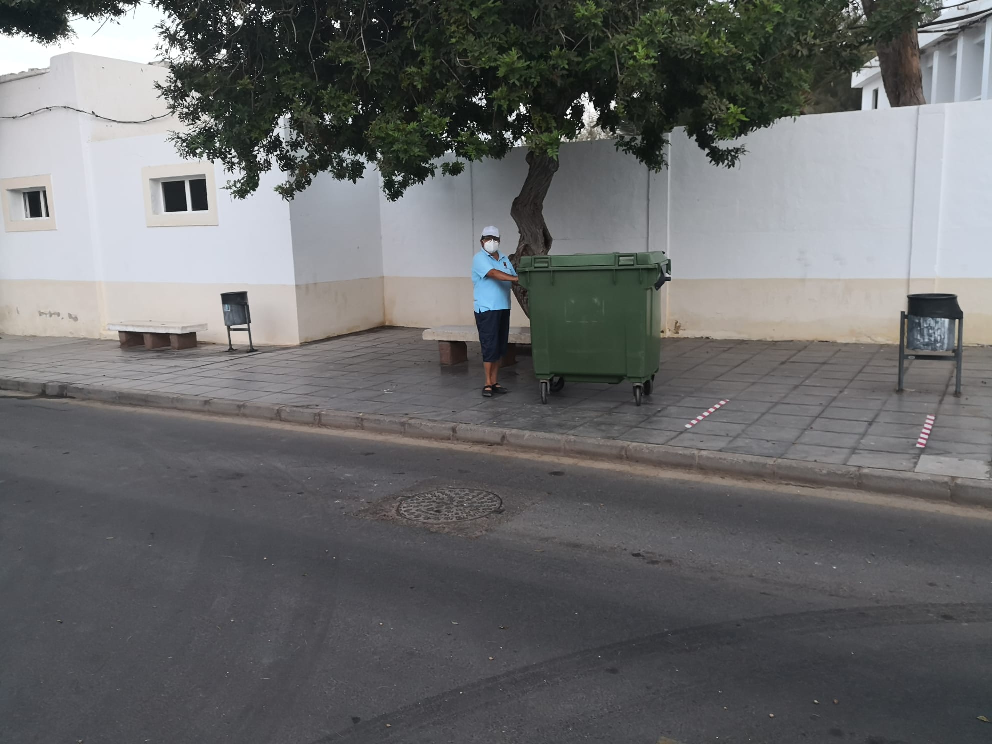 Sintecho durmiendo a la puerta del Colegio de Titerroy 2