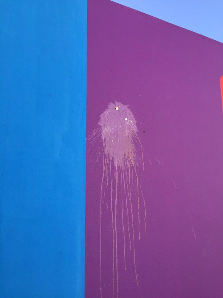 Arrojaron huevos sobre un mural LGTBI2