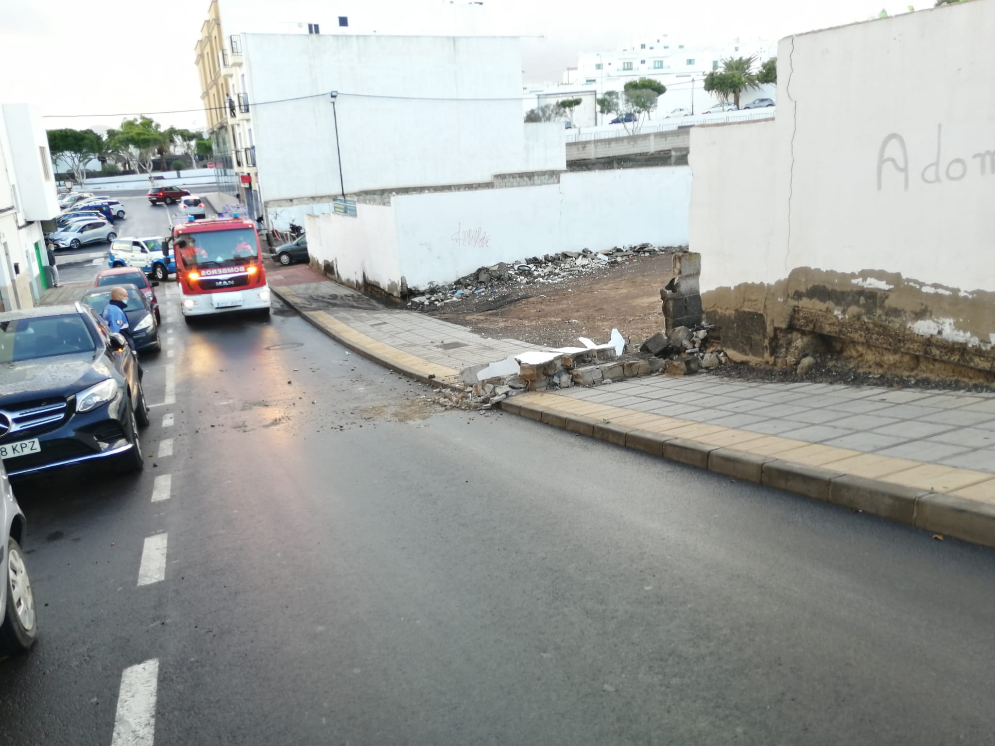 Caida de un muro en la calle Puerto Rico 2