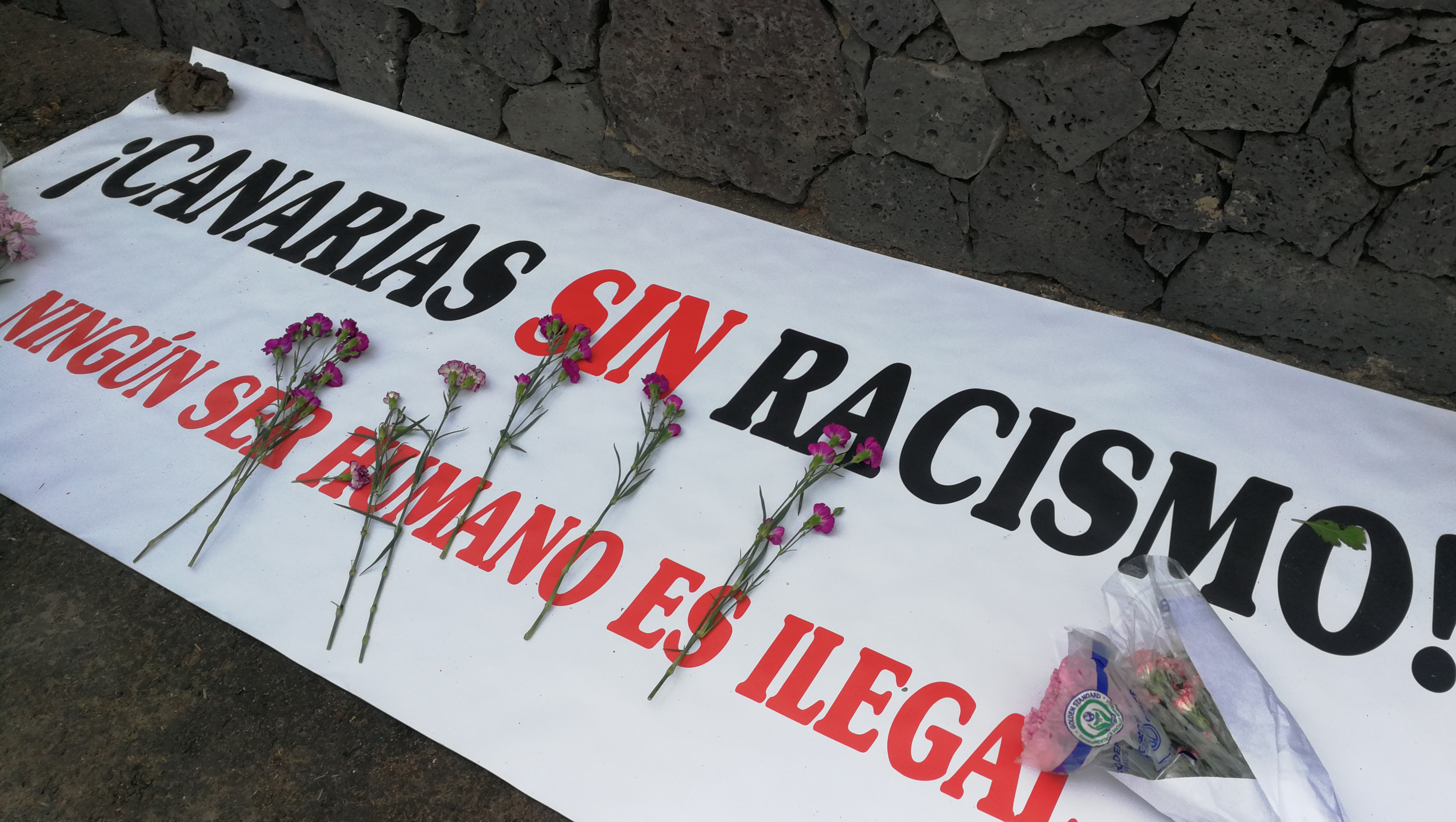 Ofrenda floral a los inmigrantes fallecidos en Orzola