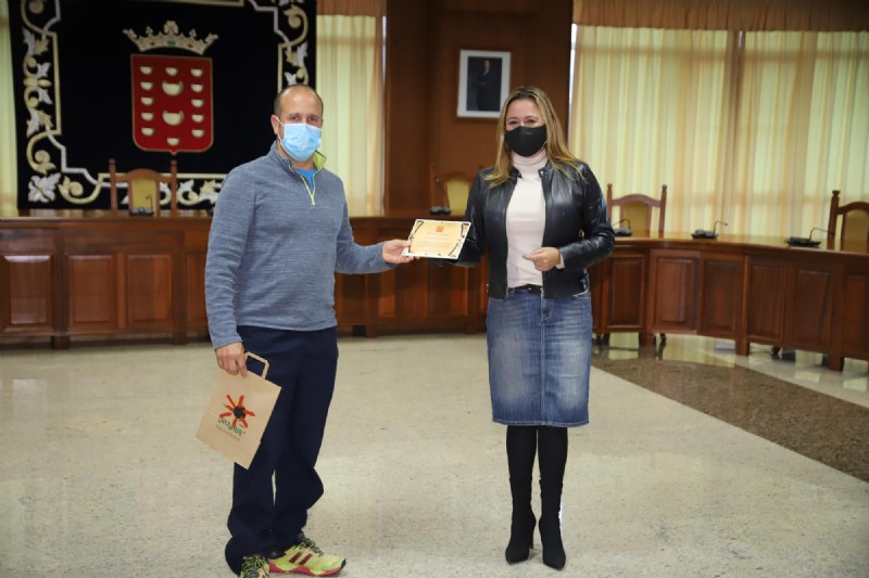 La Presidenta del Cabildo recibe a los héroes de Orzola