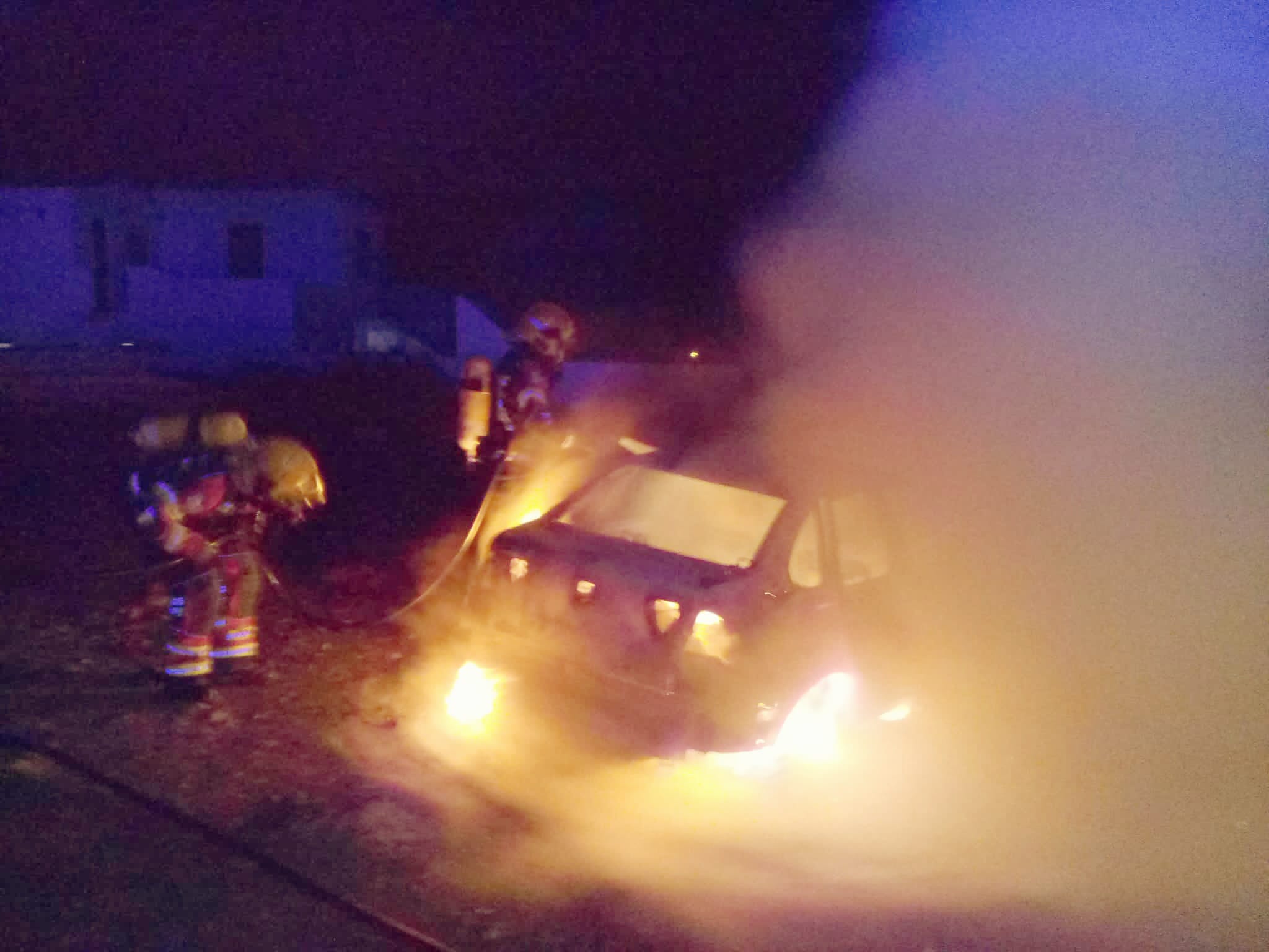 Coche quemado en Orzola 2