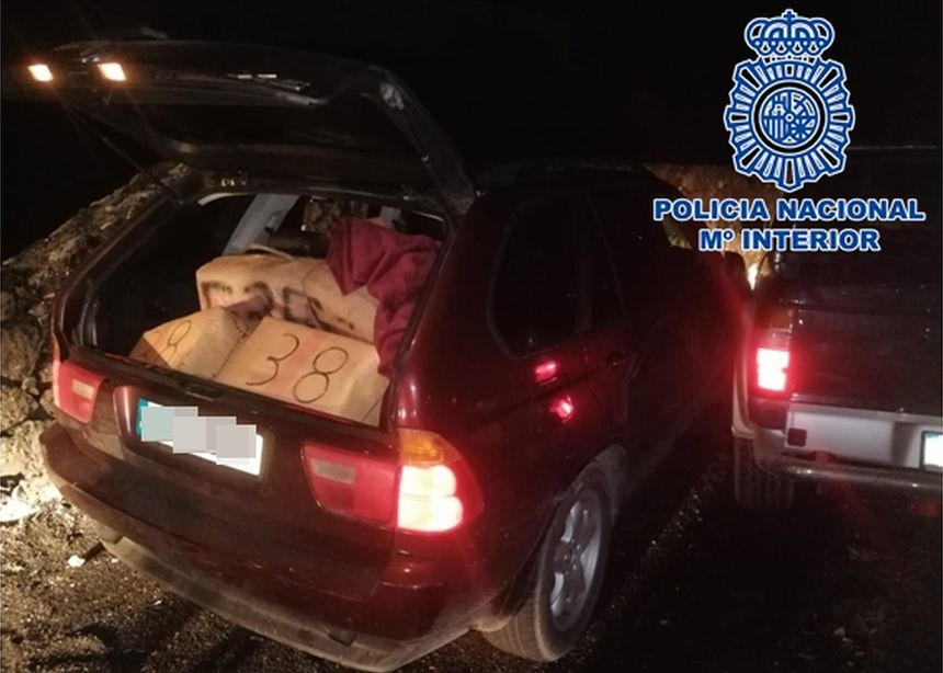 Cargamento de droga en el vehículo