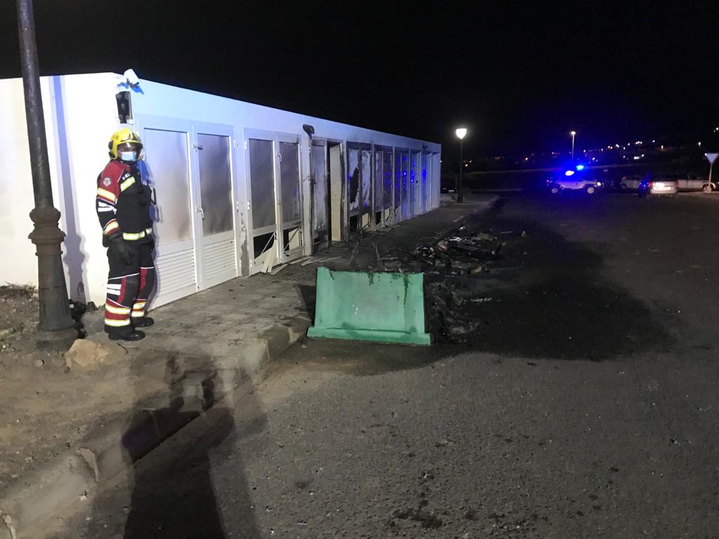 Incendio de contenedores en Playa Blanca