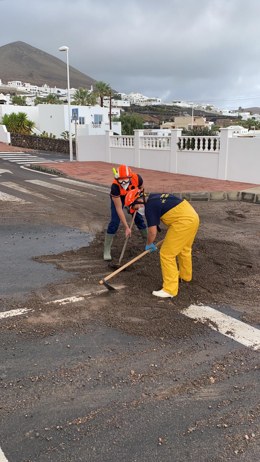 Labores de reacondicionamiento tras las lluvias en Tías 2