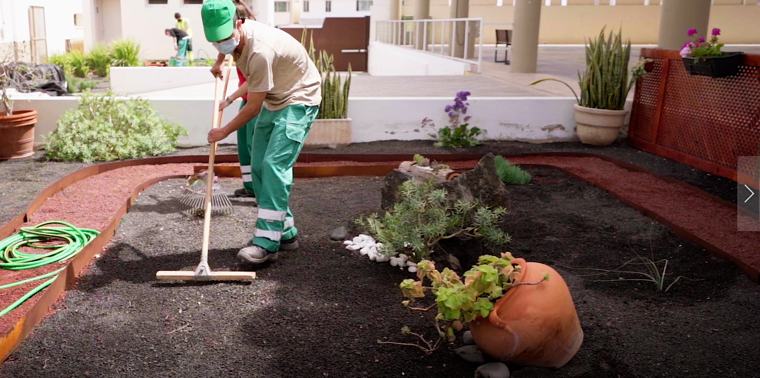 Alumnado de Jardinería y Floristería en el centro formativo