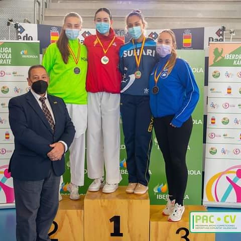 suhari podium