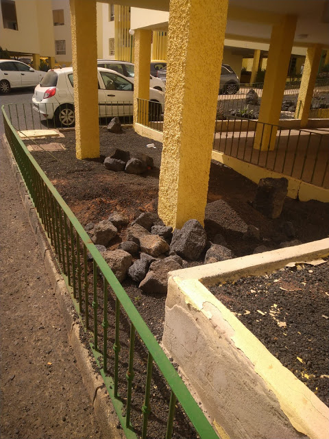 Piedras amontonadas en Los Alonso