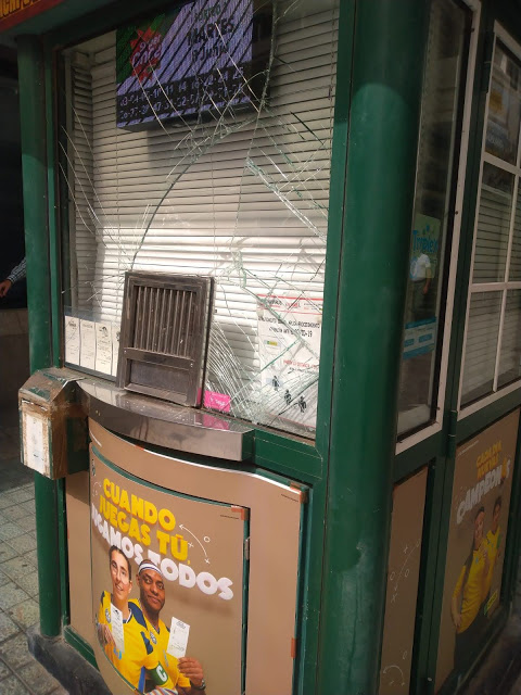 Destrozado el kiosko de la ONCE en la Calle Real 2