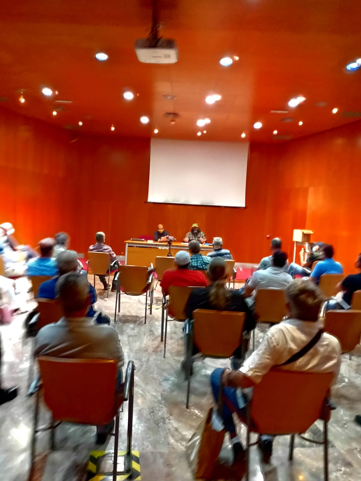 Asistentes a la presentación del libro 2