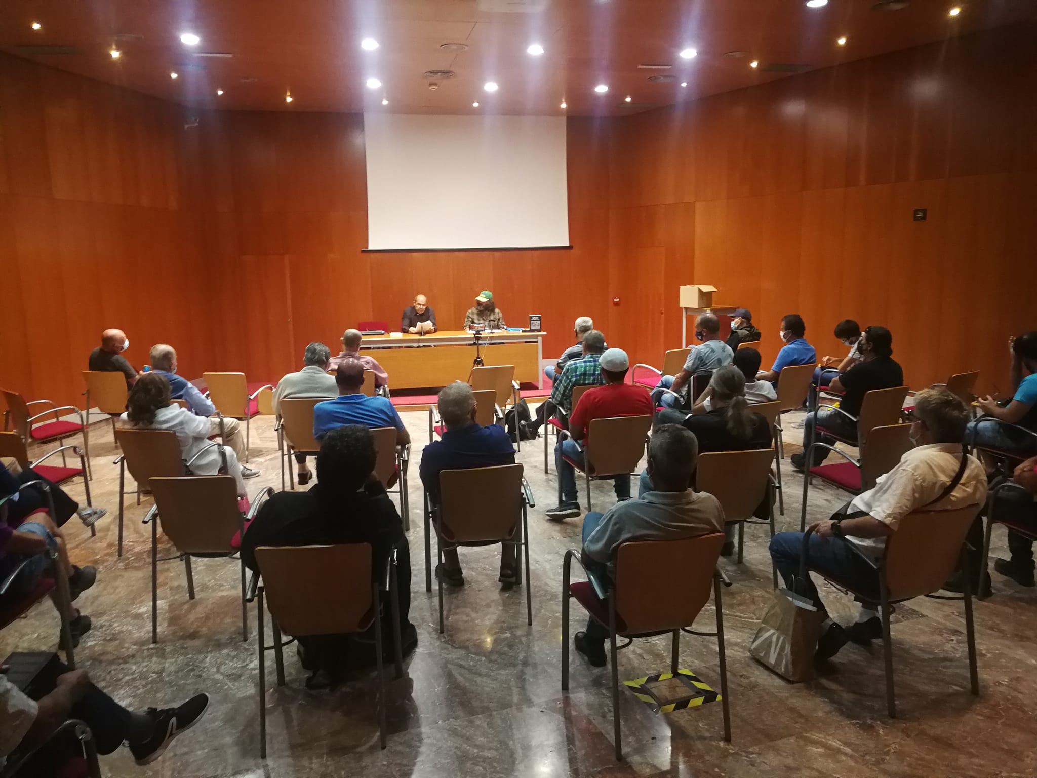 Asistentes a la presentación del libro 4