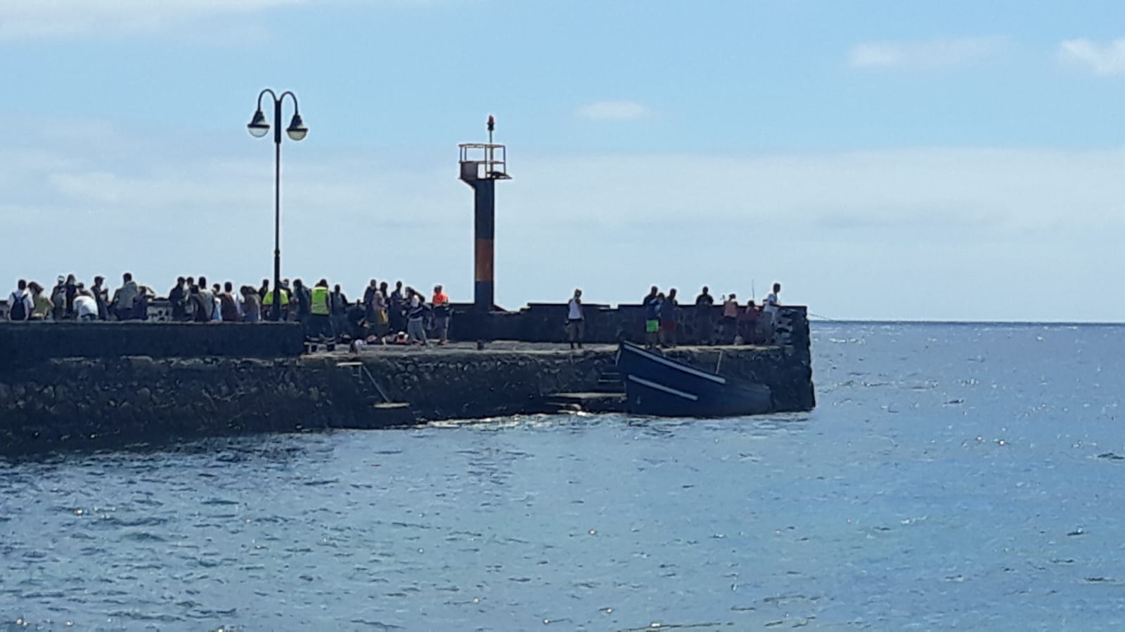 Patera en el muelle de Arrieta 4