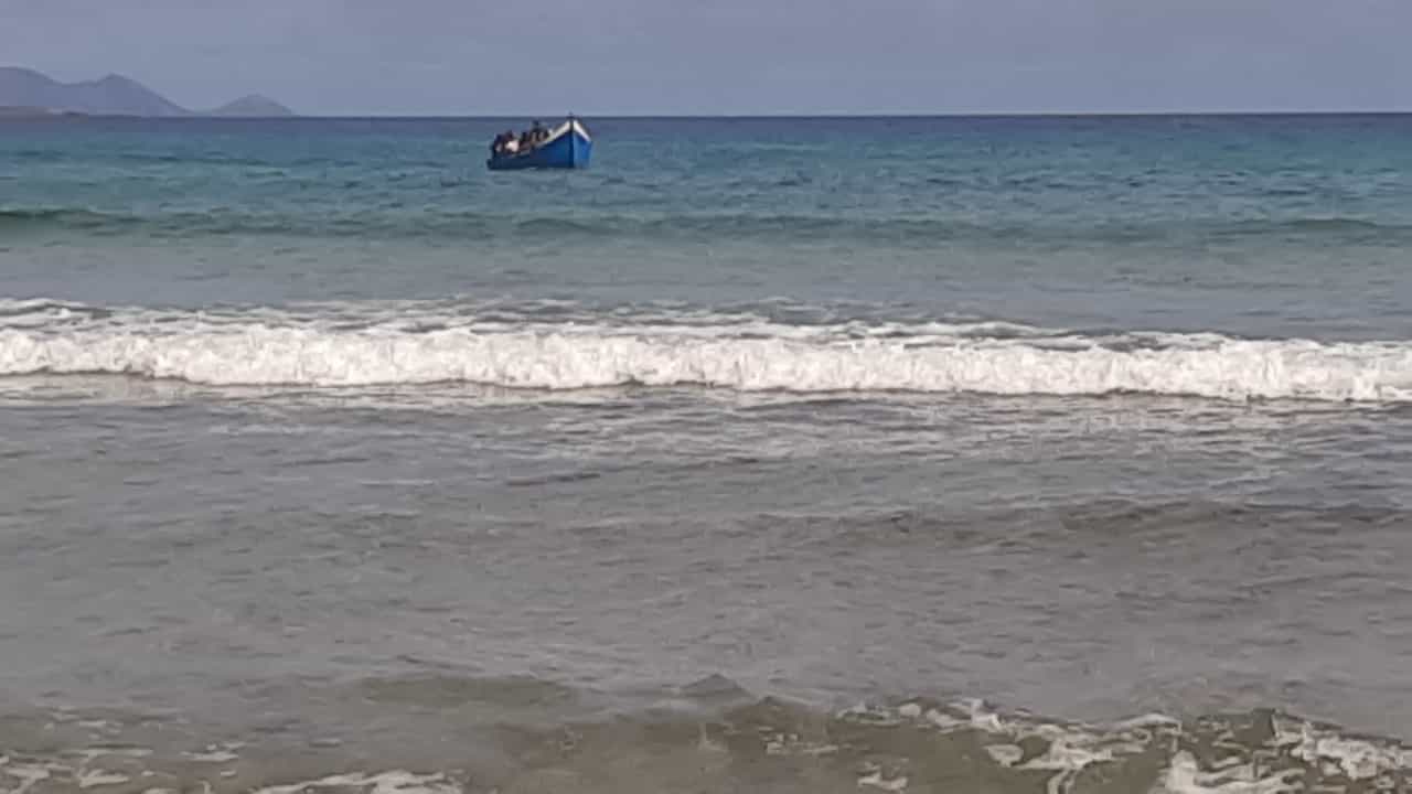 Dos pateras en Playa de la Cantería 2