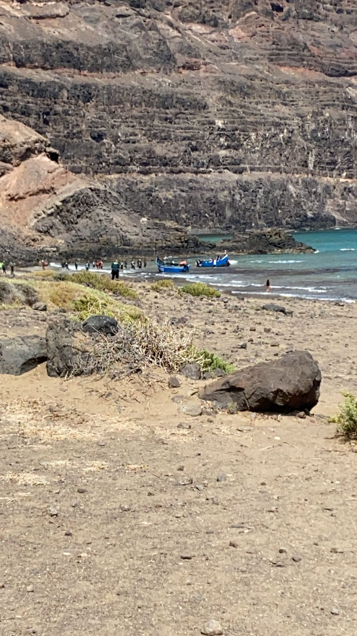 Dos pateras en Playa de la Cantería 6