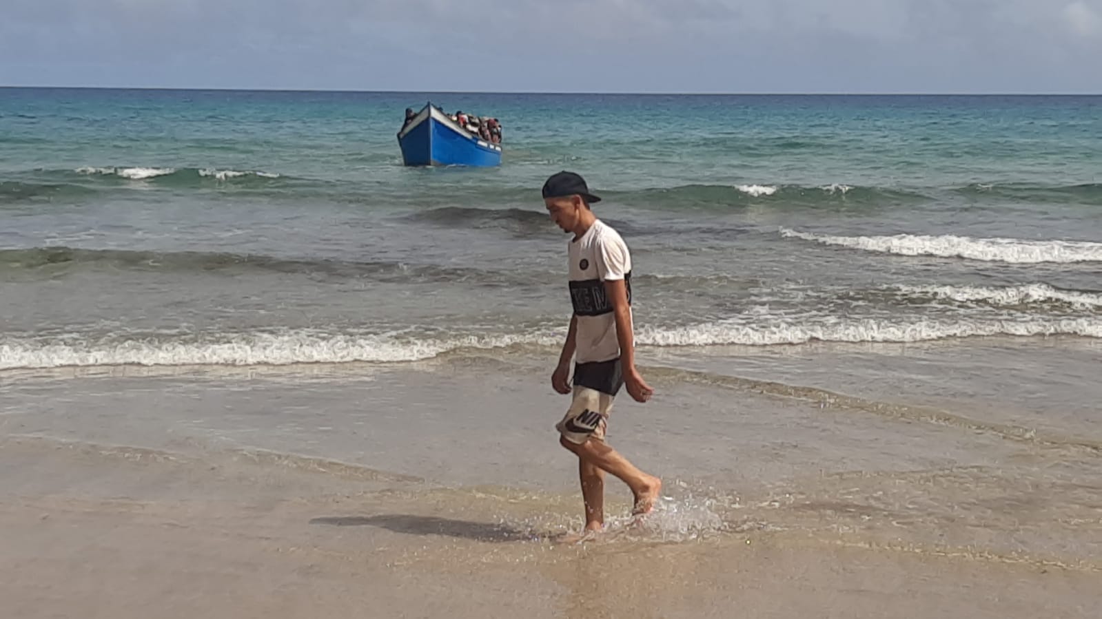 Dos pateras en Playa de la Cantería 4