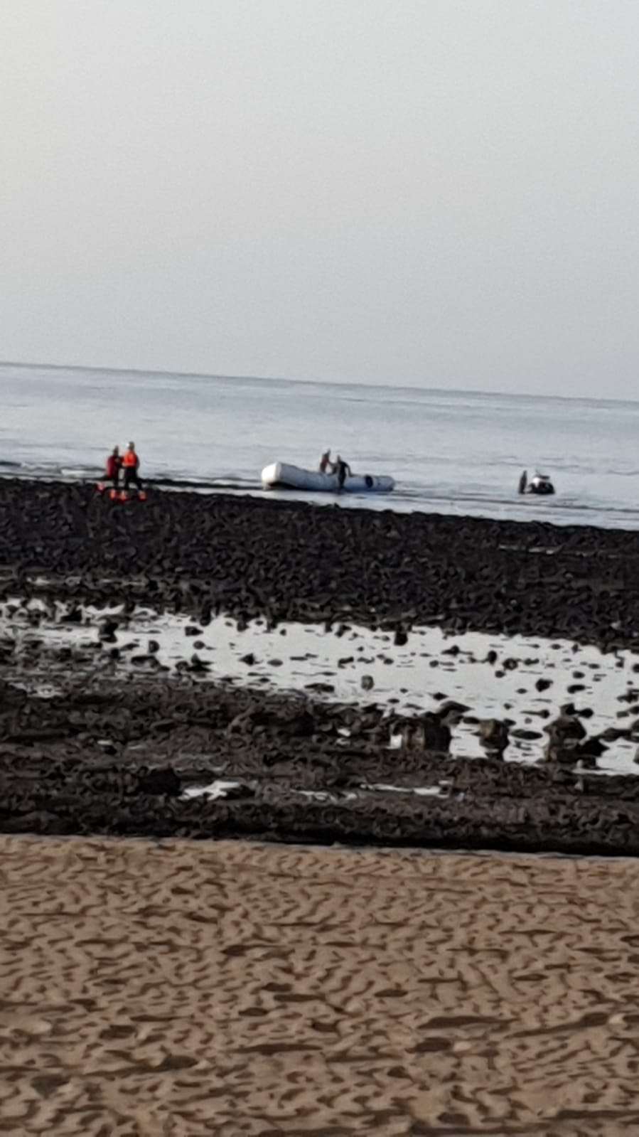 Lancha neumática en Playa Honda