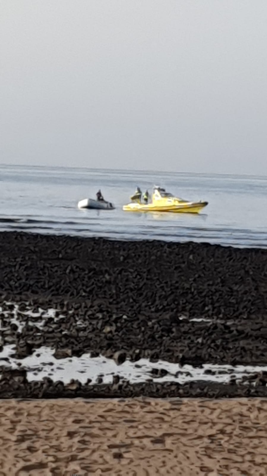 Lancha neumática en Playa Honda 4
