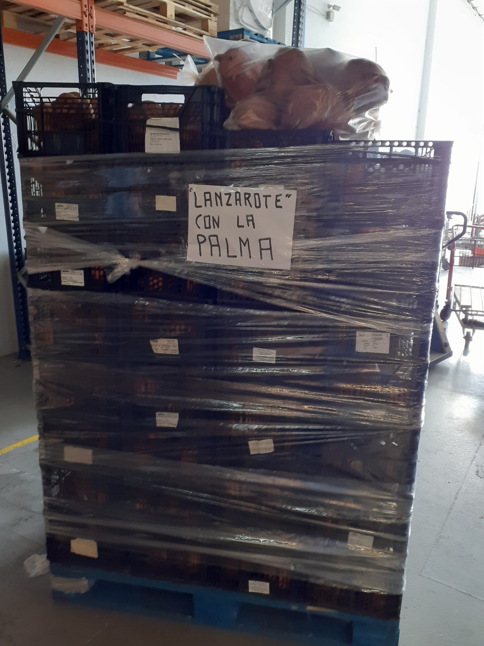 Cargamento de productos a La Palma 2