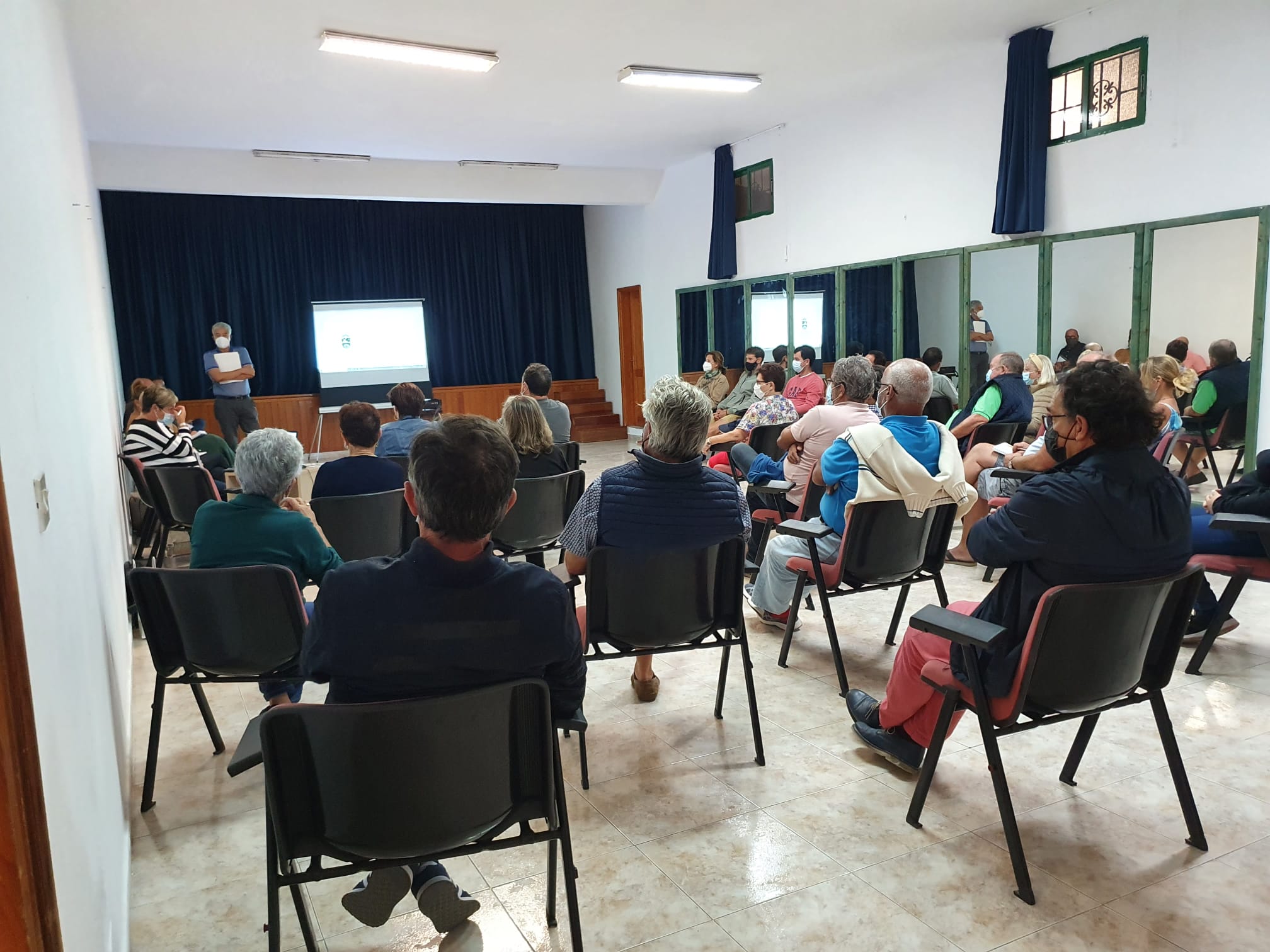 Reunión con vecinos de Conil y La Asomada