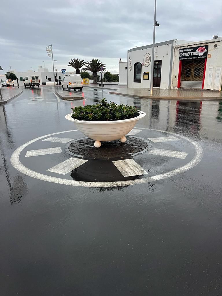 jardineras 2nuevas en rotonda nov 2021