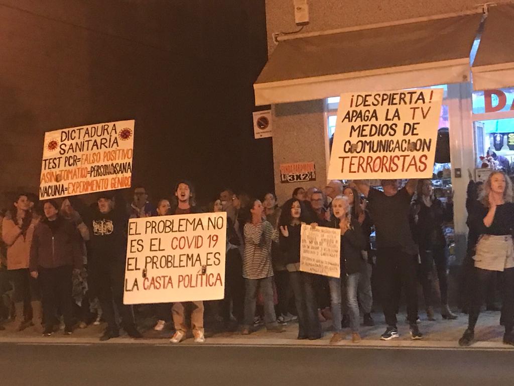 Manifestación contra la vacuna a niños