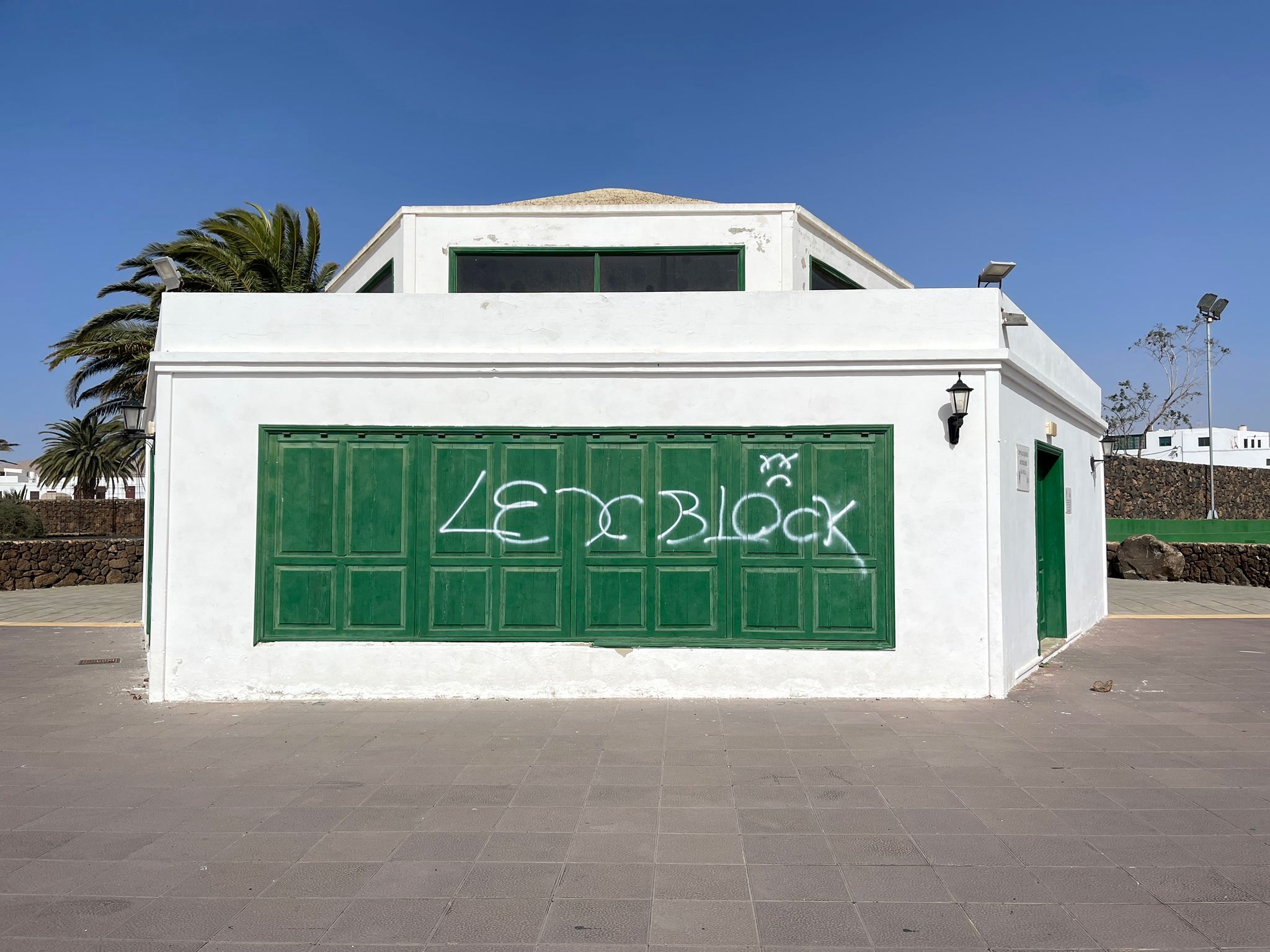 PINTADAS EDIFICIOS PÚBLICOS TEGUISE