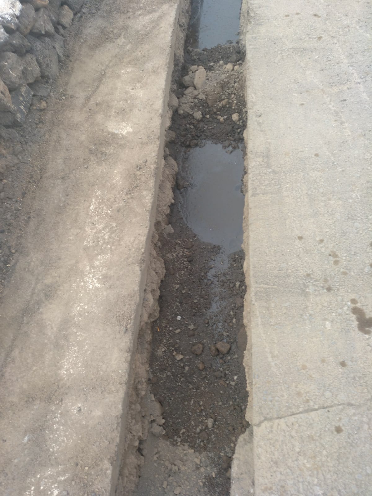 Tuberías rotas en Mala 3