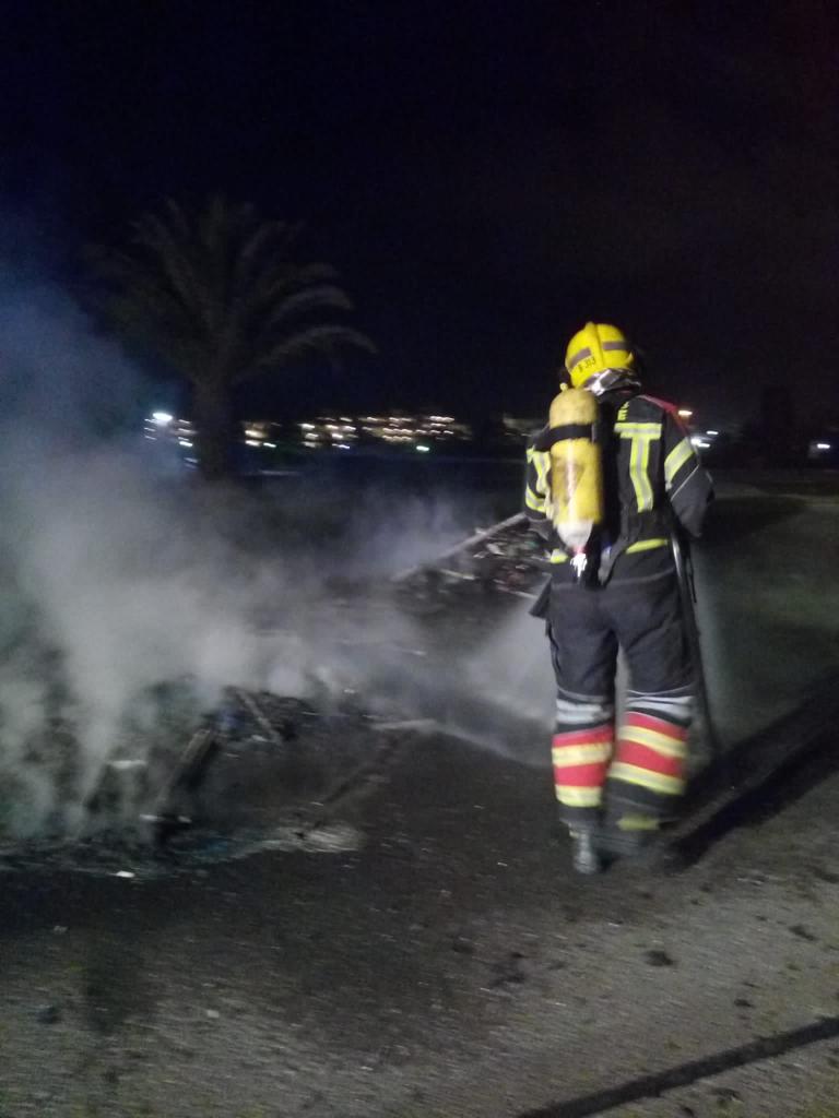 Cuatro contenedores incendiados en Tías 2