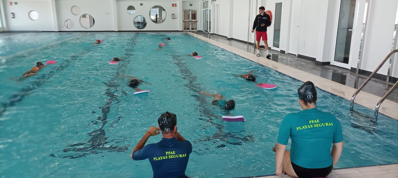 Prácticas del PFAE en la Piscina Municipal 2
