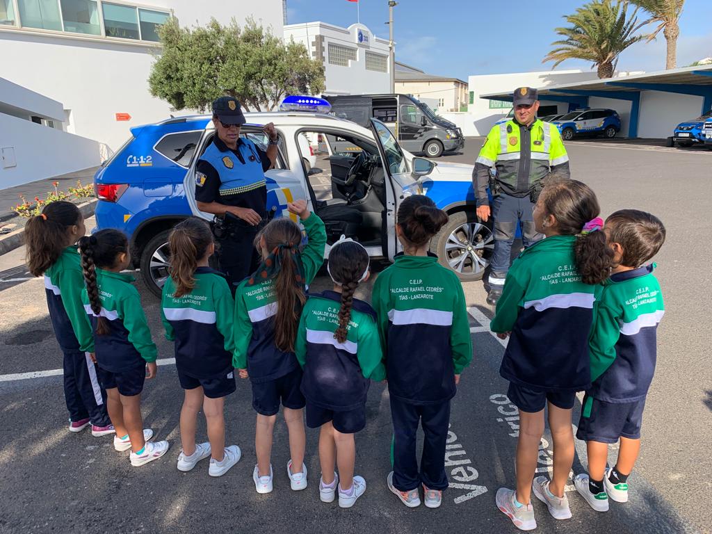 Jornadas de la Policía de Tías en el colegio Rafael Cedrés 3