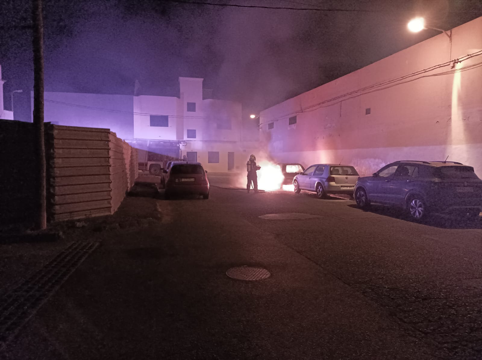 Incendio de vehículos en la calle Jorge Luis Borges 3
