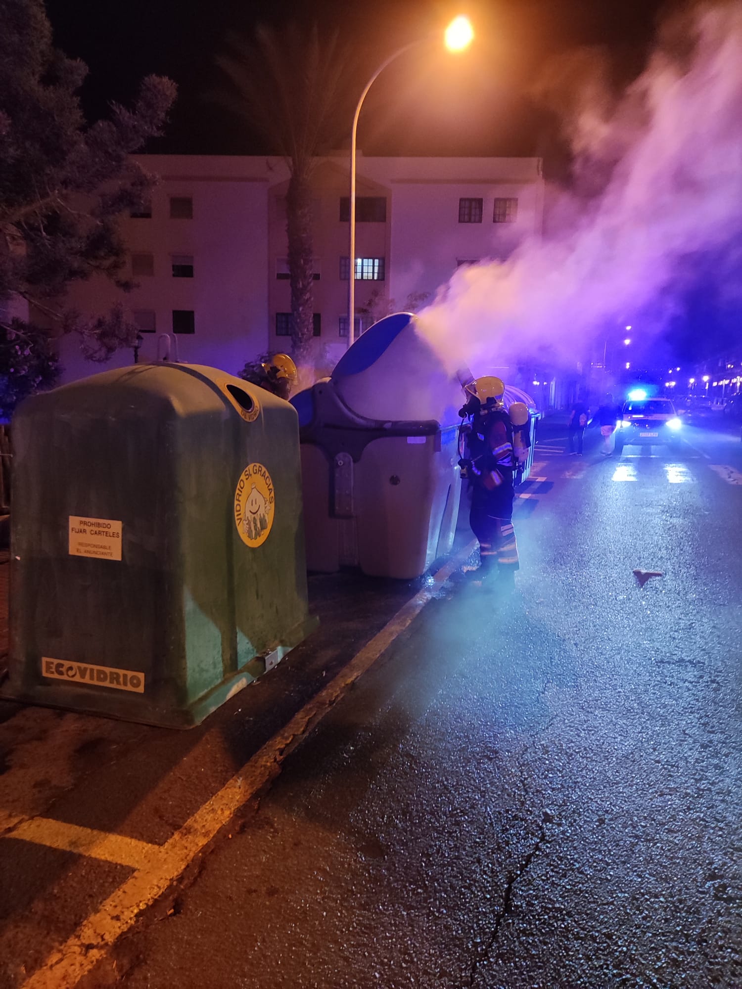 Incendio de contenedor en calle Juan Negrín
