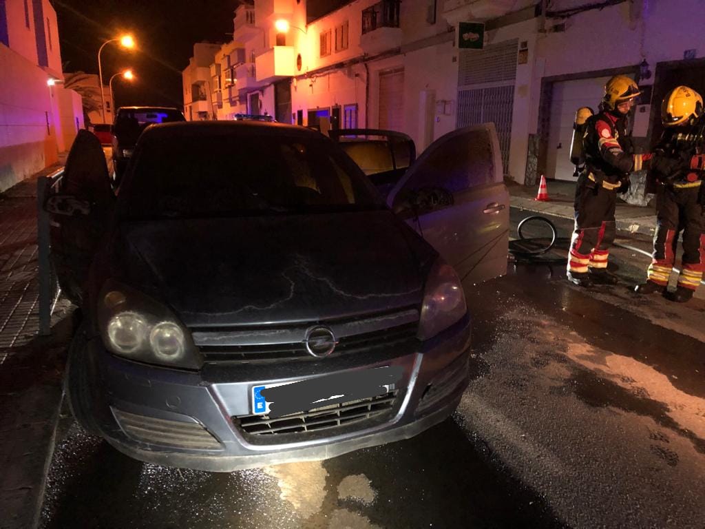 Vehículo quemado en Arrecife